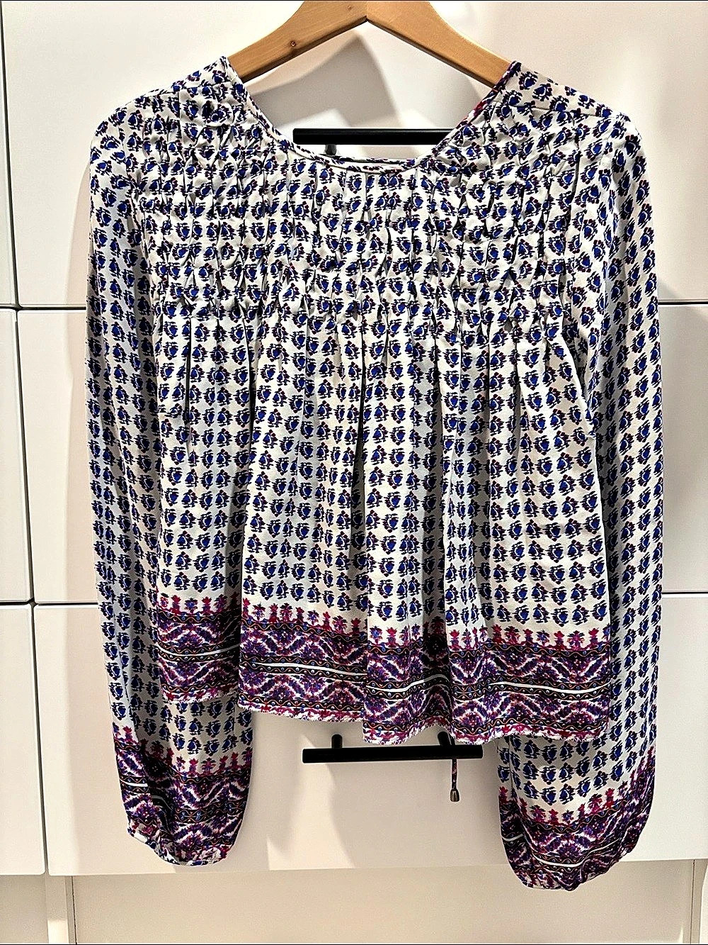 Dolce Vita 100% Silk Floral Print Long Sleeve Blouse in White & Blue Like New